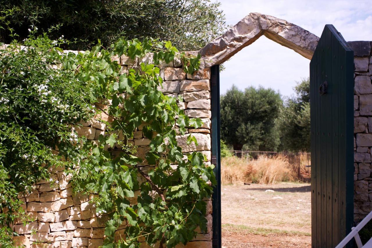 אוסטוני Minicasa Nella Natura, Con Piscina A Due Passi מראה חיצוני תמונה